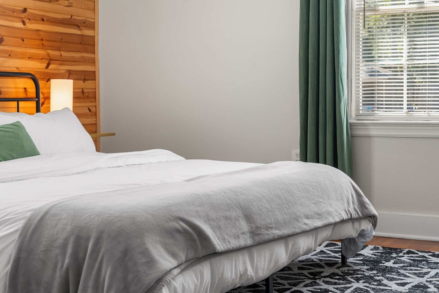 Building Photo - 1707 1st Terrace