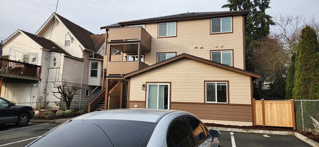 Building Photo - 3213150