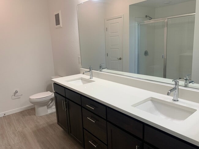 Building Photo - Gorgeous 2 beds 2 baths in Parker!