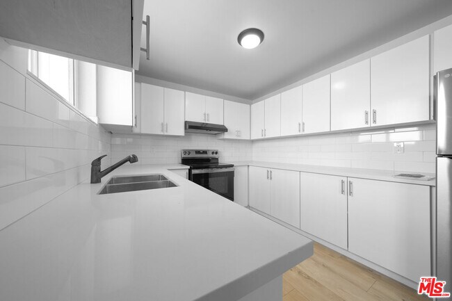 Building Photo - 236 W 84th Pl