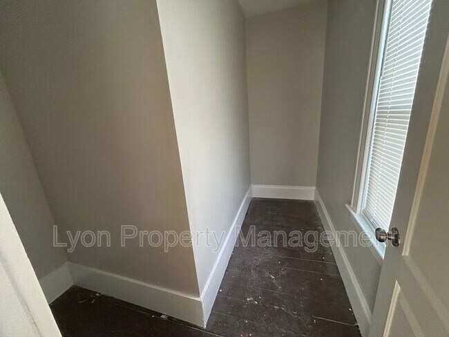 Building Photo - 34 Hodges Ave