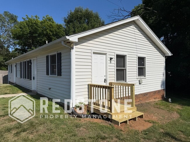 Building Photo - 327 E Parker St