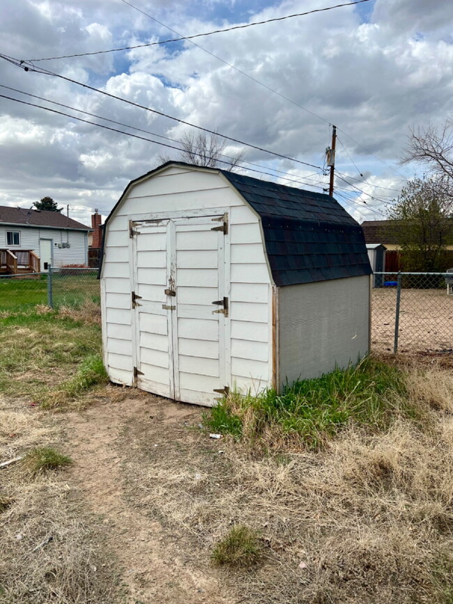 Building Photo - 5002 Maple Way