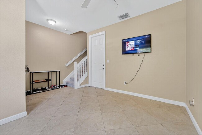 Building Photo - 1730 Borrego Way