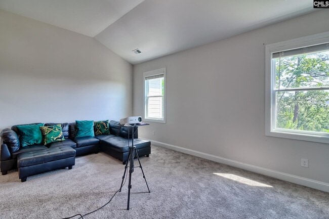 Building Photo - 558 Mahonia Rd