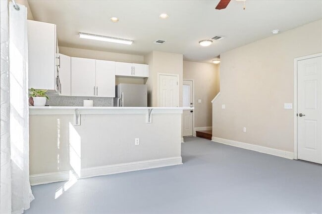 Building Photo - 1210 E M. Franklin Ave