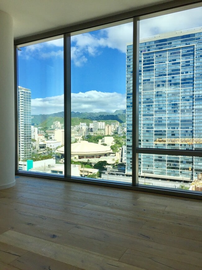 Building Photo - Kakaako: Ae'o - 2 Bed, 2 Bath Condo with one Parking
