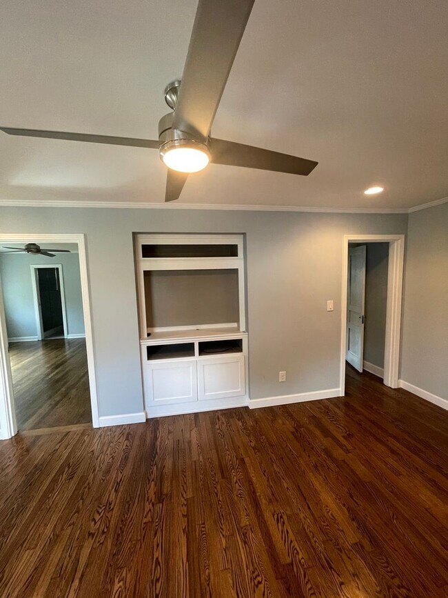 Building Photo - East Nashville!