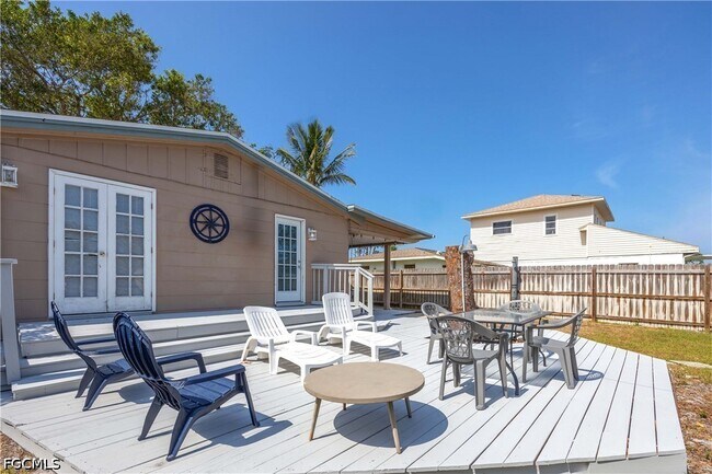 Building Photo - 547 101st Ave N