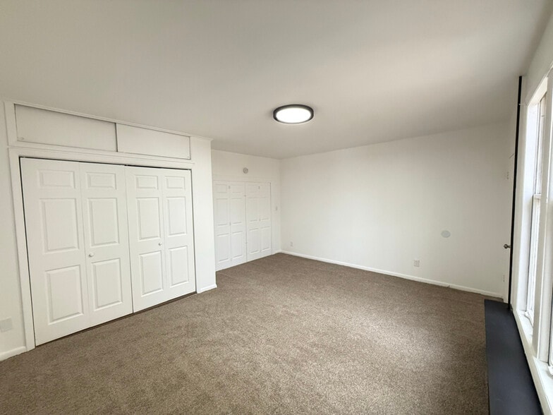 Building Photo - 4 Linden Ave