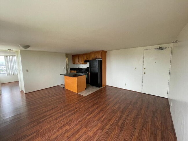 Building Photo - To register for the showing time below, no...