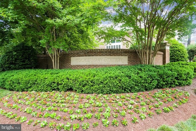 Building Photo - 5717 Brewer House Cir