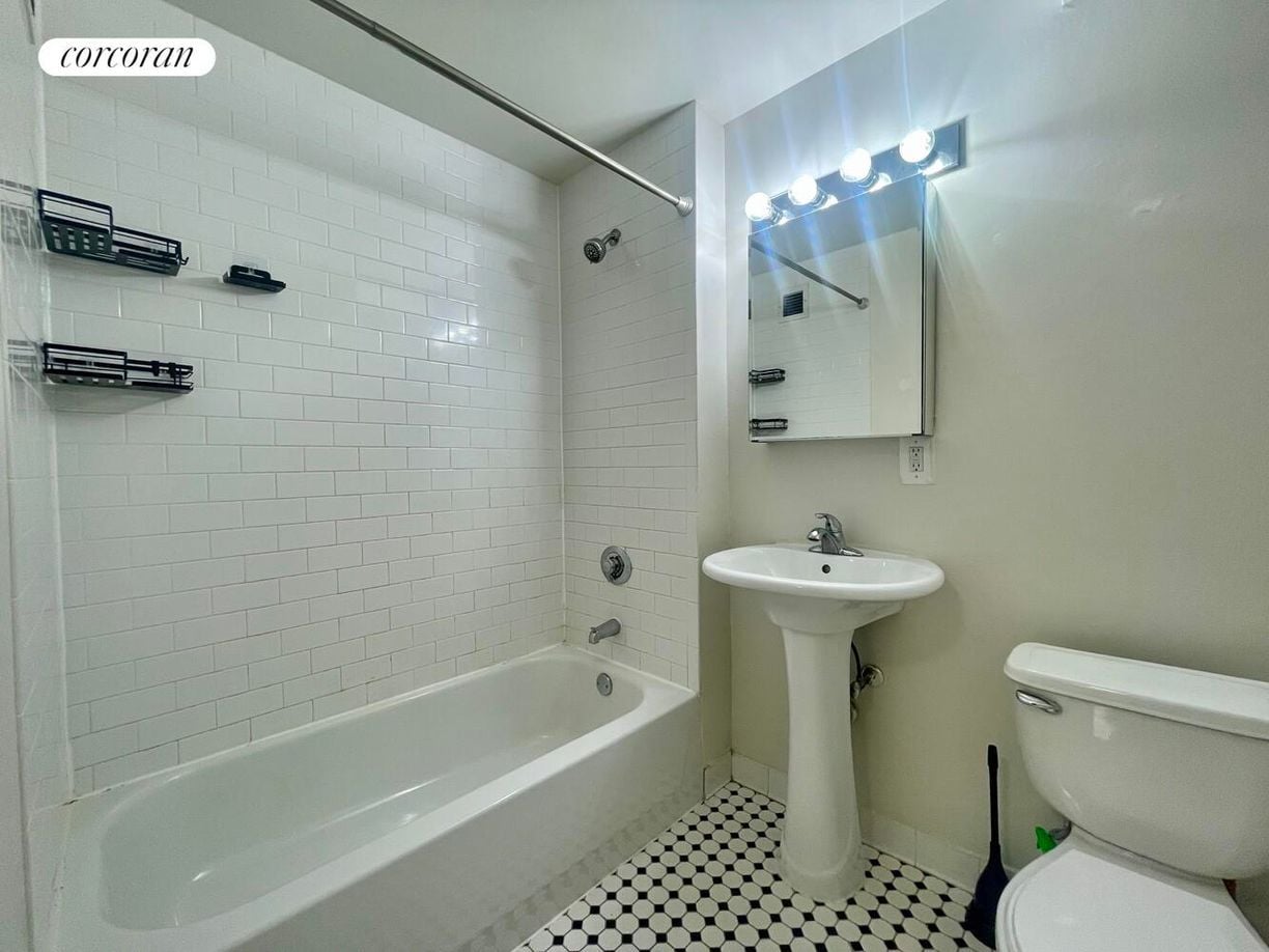 Building Photo - 323 W 96th St