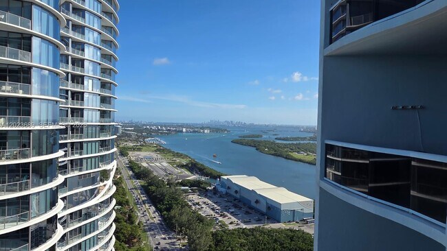Building Photo - 15811 Collins Ave