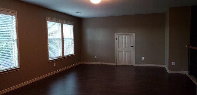Building Photo - 3410 Somerset Ln