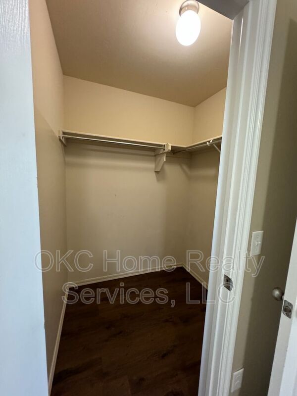 Building Photo - 13228 Bridgewater Dr