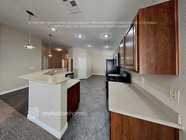 Building Photo - 6067 Camden Cove St