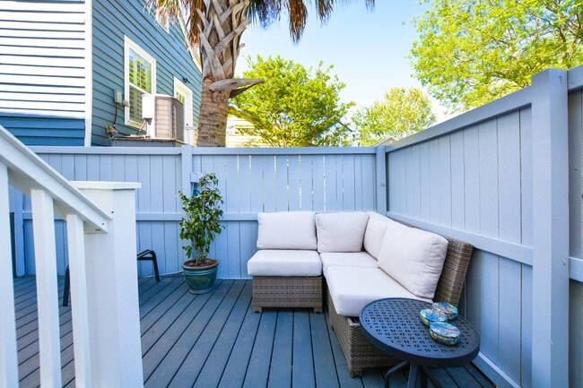 Building Photo - Fully Furnished Home in Downtown Charleston