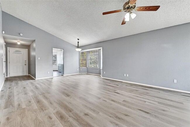 Building Photo - 2100 Balsam Way