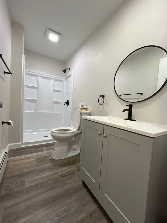 Building Photo - Freshly updated 3-bedroom, 1-bath twin hom...