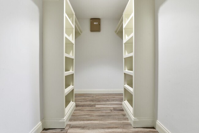 Building Photo - Beautifully Updated 4-Bedroom Home in a Prime Houston Location