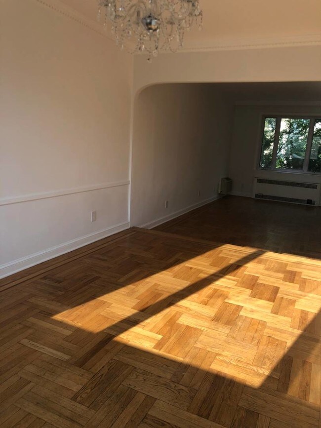 Building Photo - 166 Langham St