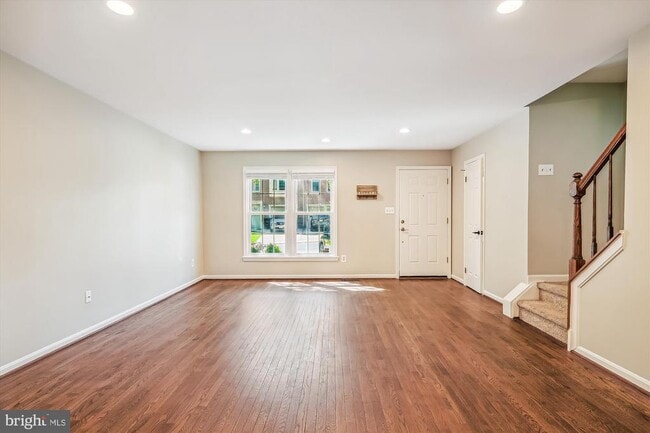 Building Photo - 1293 Quaker Hill Dr