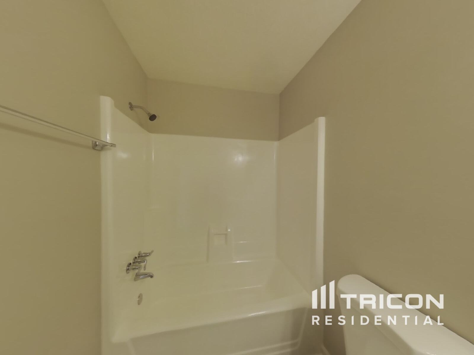 Building Photo - 362 Park Ct N