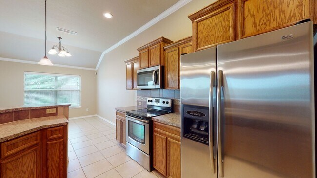 Building Photo - Unique opportunity to rent till June 30, 2...