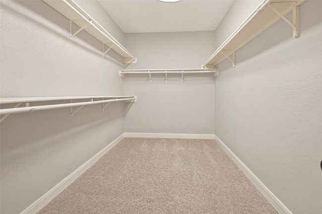 Building Photo - 1709 Coles Farm Dr