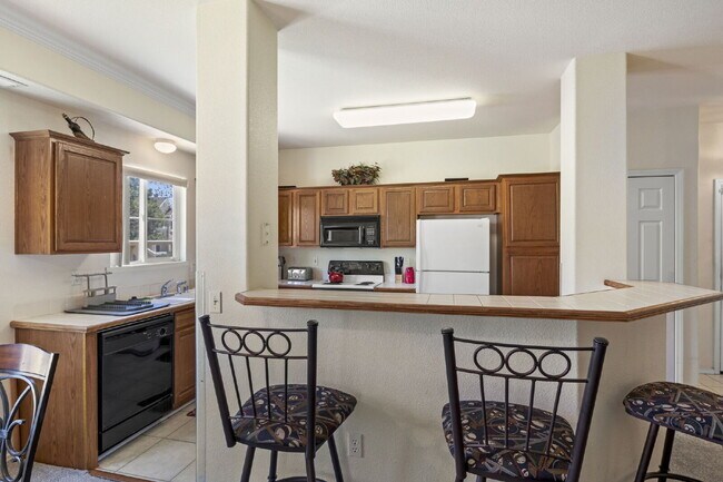 Building Photo - Fully Furnished Condo in Stratmoor Hills - Utilities Provided!