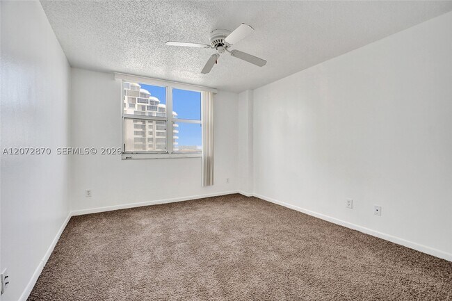 Building Photo - 770 Claughton Island Dr
