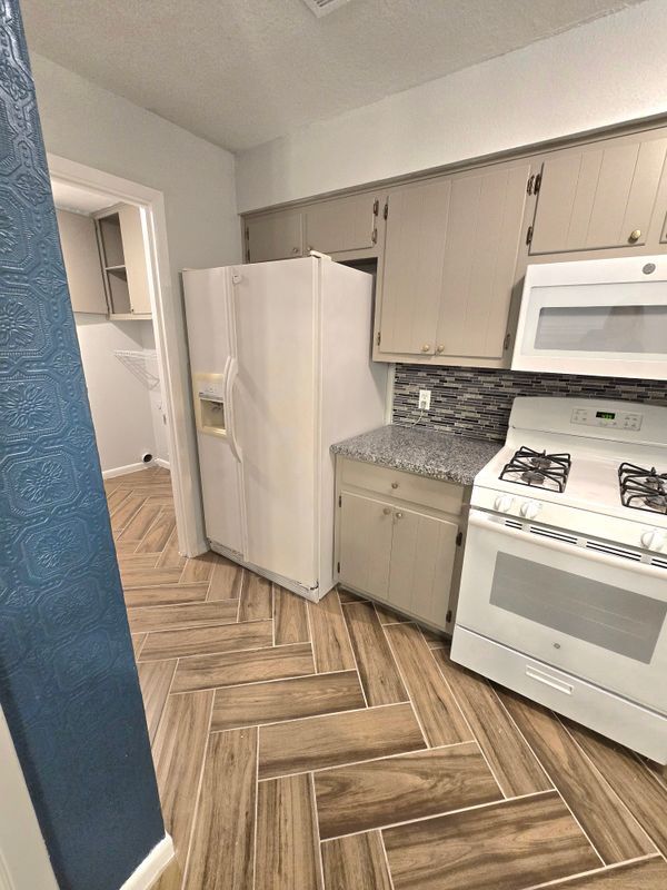 Building Photo - 1417 Hyridge Cir