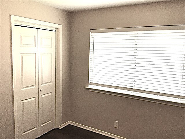 Building Photo - 102 Quail Cir