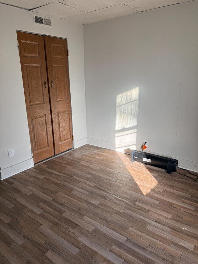 Building Photo - 208 1/2 E Avenue B - Unit 1