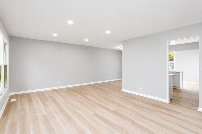Building Photo - 7777 Ramsgate Cir S