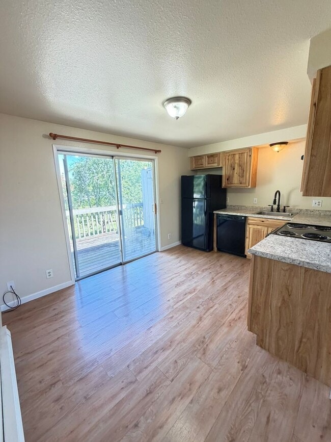 Building Photo - Recently Remodeled Two Bedroom Apartment With Canal Views and Private Balcony!