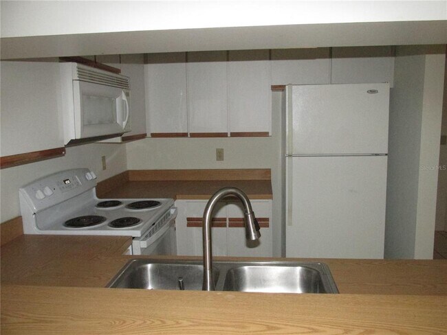 Building Photo - 740 White Pine Tree Rd
