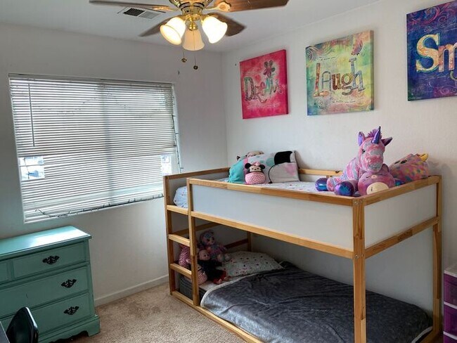 Building Photo - Spacious 4 Bed/3 Bath Duplex in Greeley