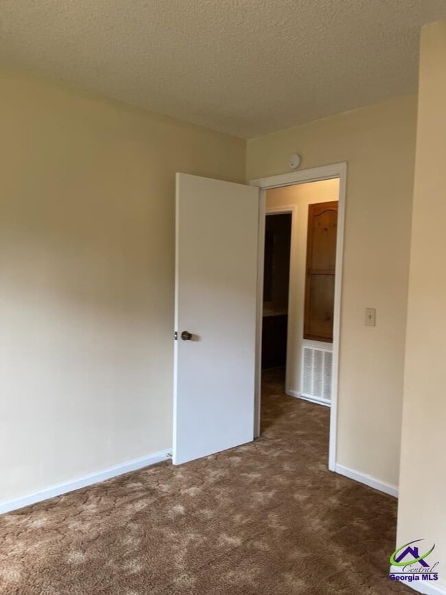 Building Photo - 146 Daisy Adams Rd