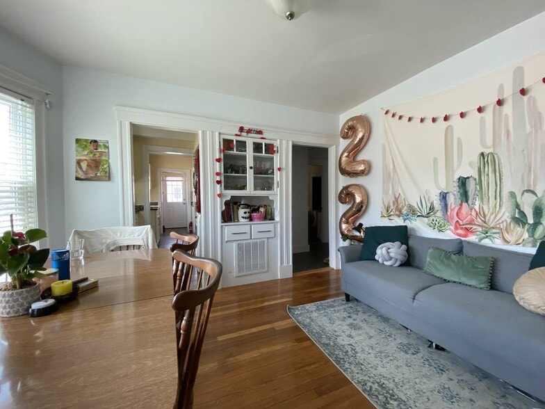 Building Photo - 2 Vassar St