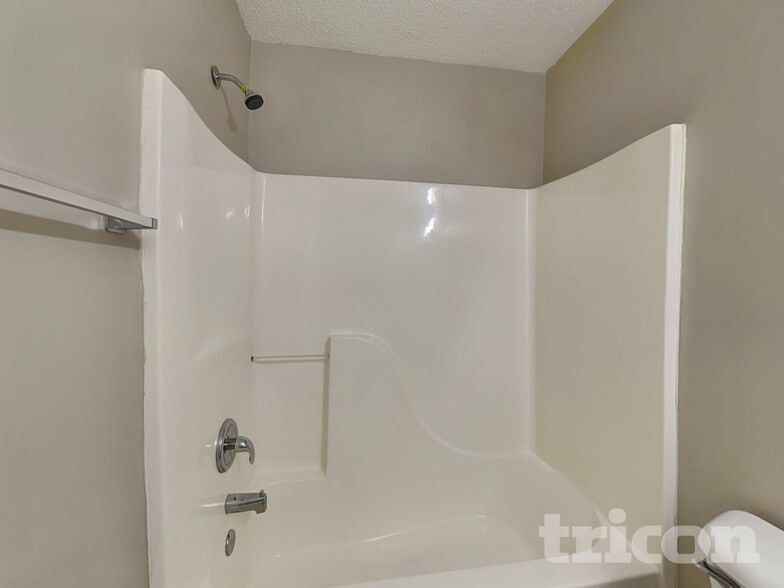 Building Photo - 427 Gresham Dr