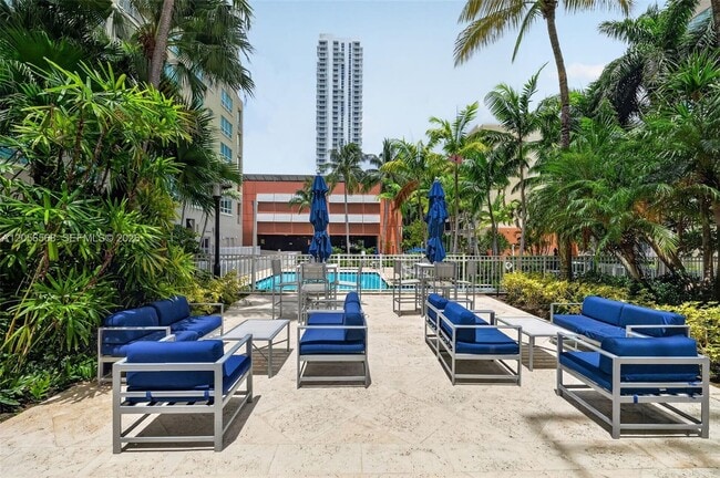 Building Photo - 2000 N Bayshore Dr