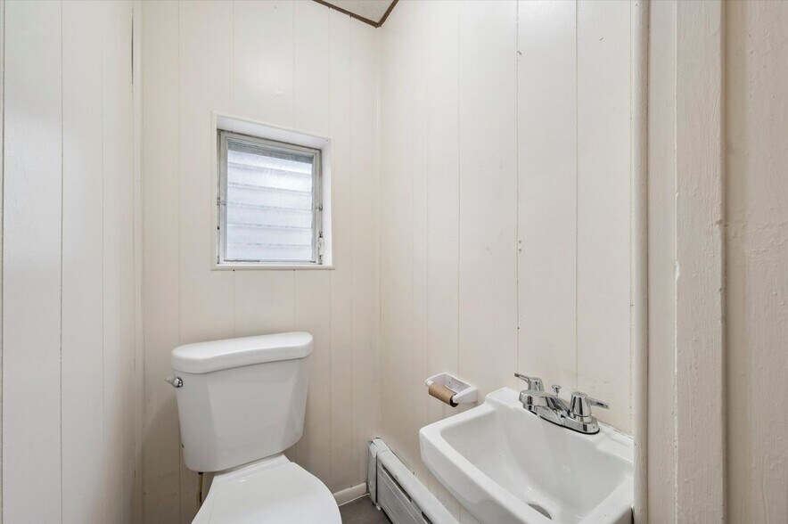 Building Photo - 1147 Potter St