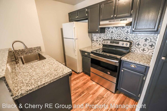 Building Photo - 1 br, 1 bath House - 1361 E University Ave...