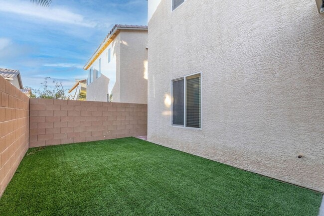 Building Photo - 10931 Sardinia Sands Dr