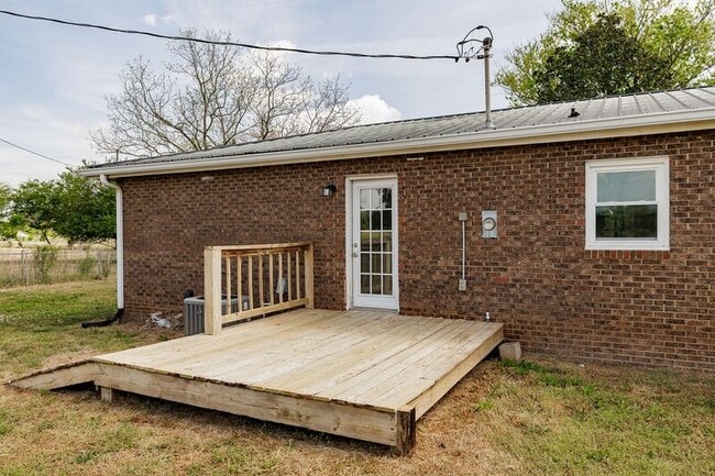 Building Photo - 386 Sandy Creek Rd