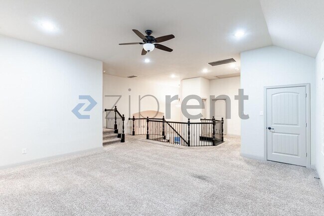 Building Photo - Unit