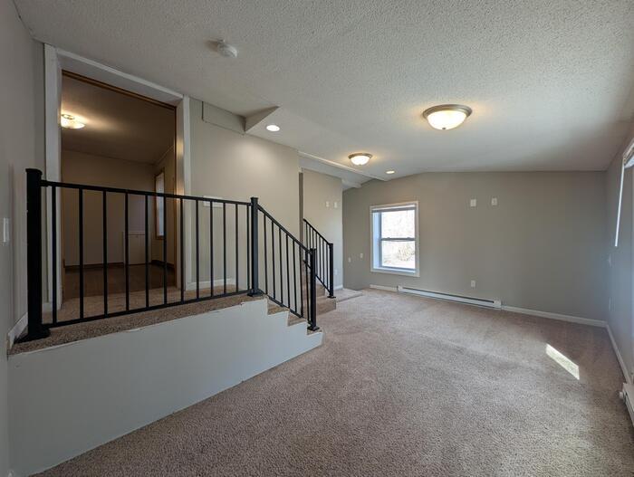 Building Photo - 140 Park St E