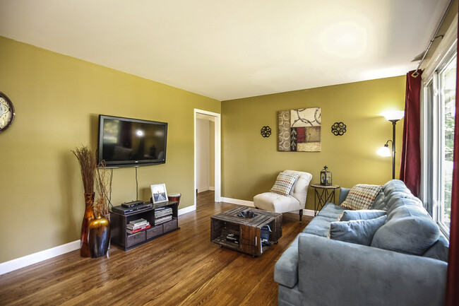 Photo 5. Living Room with pocket door opening to kitchen - 1623 Lethia Dr